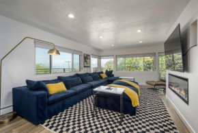 City Views & Cozy Nights in Renovated 3B 2B Oasis